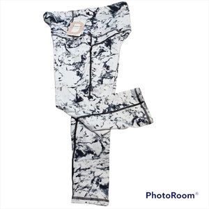 Dragon Fit High Waisted Capri Workout Yoga Exercise Leggings, Marble Print, Sz M